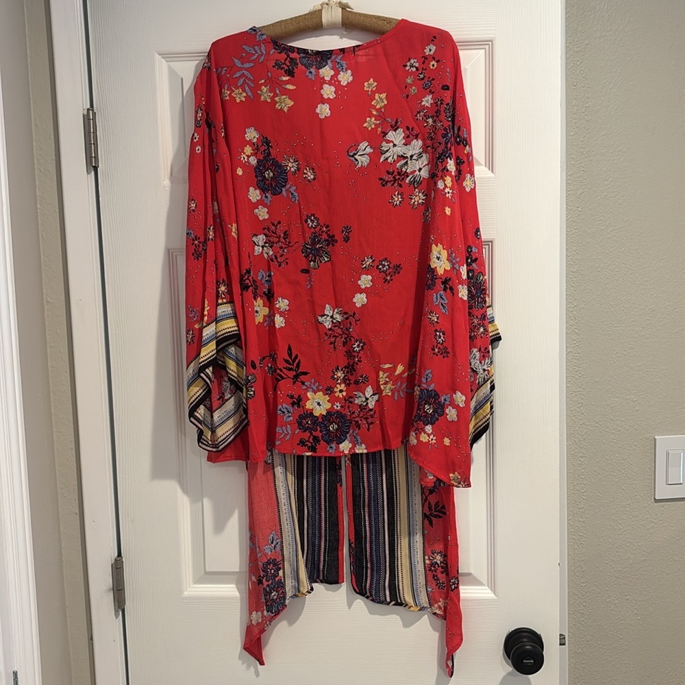 Studio JPR Asymmetrical Floral and Stripe Tunic Size 1X NEW - Picture 2 of 6